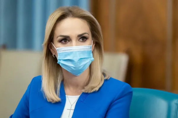 Gabriela Firea: „Pensiile, salariile şi alocaţiile de stat pentru copii vor fi plătite integral şi la timp"