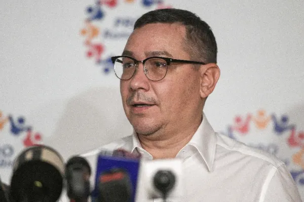 Victor Ponta, la sediul PSD, în ziua în care se negociază Guvernul. PRO România, fuziune prin absorbție?