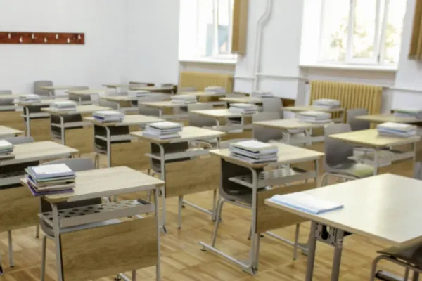 Ministerul Sănătății REFUZĂ să deschidă școlile cu prezență fizică! În ce localități se întâmplă și de ce