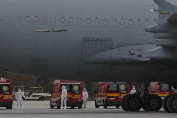 Alți 6 români grav bolnavi COVID, transferați miercuri în spitale din Germania
