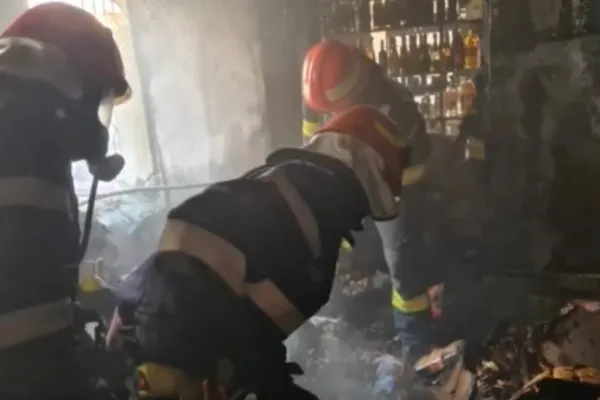 Incendiu DEVASTATOR la un depozit alimentar din Piatra Neamț: O tonă de alimente, făcute SCRUM