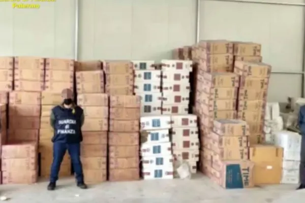 Percheziții de AMPLOARE în 4 țări europene! Parchetul European investighează o fraudă vamală cu trafic de biomotorină și contrabandă cu tutun