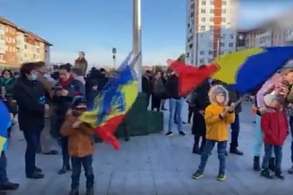 Proteste MASIVE în țară față de restricții: "Interesul superior al copiilor este educația. Ieșiți din casă dacă vă pasă!"