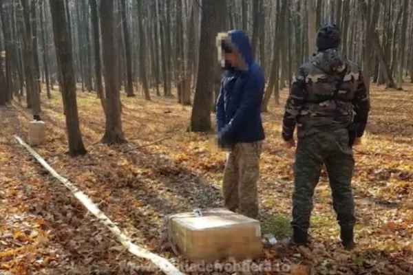Contrabandiști urmăriți cu FOCURI de armă la granița cu Ucraina: Zeci de pachete de țigări, CONFISCATE