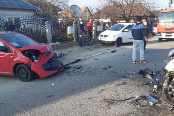 FOTO. Accident grav în județul Olt. Un bebeluș de 5 luni și alte 2 persoane au fost rănite