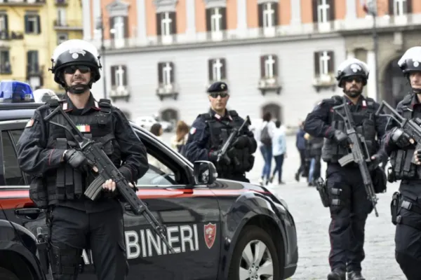 Trei români au ucis în bătaie un italian chiar în fața fiului său