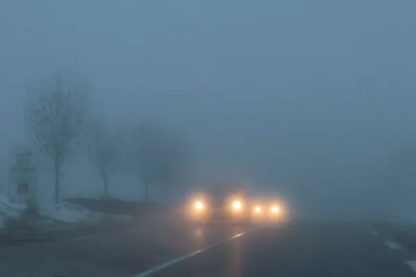 Se circulă în condiții de CEAȚĂ pe mai multe drumuri din țară. Ce le recomandă polițiștii șoferilor