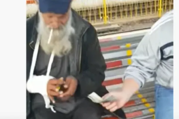 VIDEO Dosar penal pentru polițiștii locali bătăuși din Cluj! Dialog INCREDIBIL cu cerșetorul bătut crunt. Ce l-au rugat