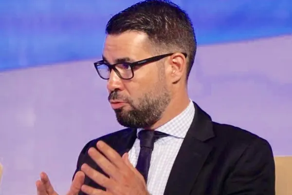 Alex Coita: „Țara merge bine. Cîțu e tot premier, Iohannis se plimbă în continuare, iar PSD tot vrea să intre la guvernare”