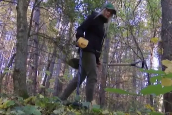 Descoperire impresionantă. Tezaur vechi de 400 de ani, găsit într-o pădure din Buzău
