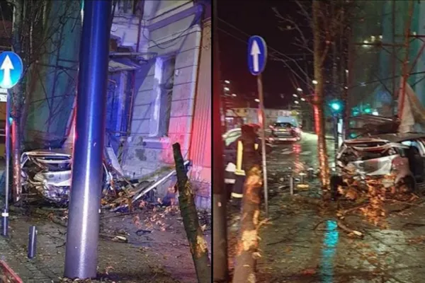 FOTO Grav accident rutier în centrul Clujului! Un şofer beat a rupt mai mulţi copaci şi s-a izbit de o casă