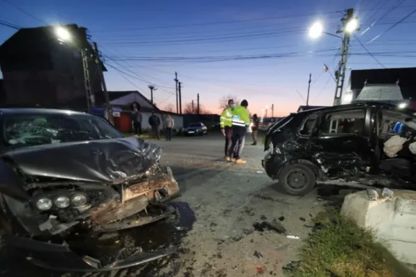 FOTO | CARNAGIU pe șosea! O femeie a murit într-un accident rutier în Mogoșești Siret. 5 persoane sunt rănite