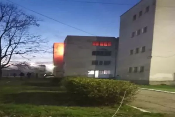 Căminul unui liceu din Dolj a fost cuprins de flacări! Polițiștii au deschis o anchetă
