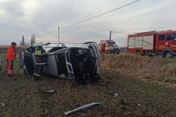 Accident cumplit în Neamţ: 2 victime, după ce mașina s-a răsturnat