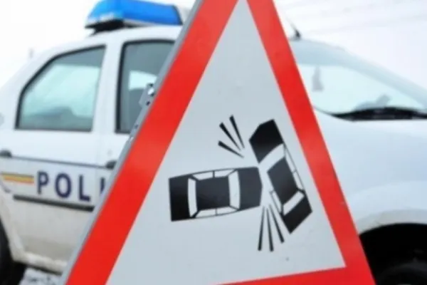 Accident rutier pe DN1, la Sinaia! O semiremorcă s-a desprins în mers şi a lovit un autoturism