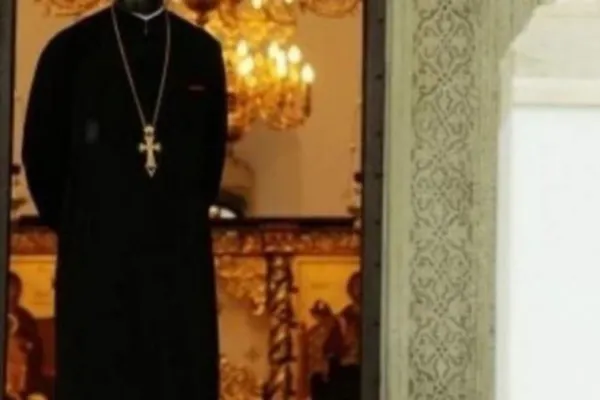Preot din Italia, arestat după ce a cerut 100 de euro pentru o înmormântare! Reacția Vaticanului: Biserica riscă să devină un supermarket