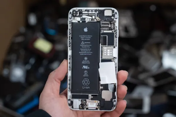 Vești bune pentru utilizatorii APPLE! Grupul american va vinde piese de schimb pentru iPhone și computere Mac