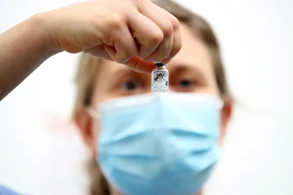 Situație INCREDIBILĂ: Mai mulți deținuți vaccinați anti COVID-19 decât polițiști, într-un penitenciar din țară