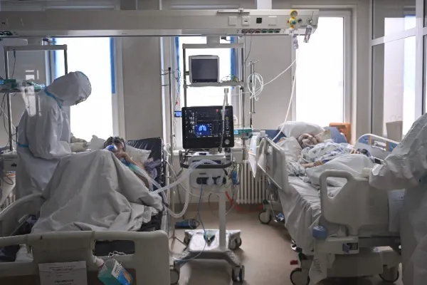 Bolnav la un pas să MOARĂ din cauza antibioticelor. Medic reclamat la Ministerul Sănătății pentru rețete greșite