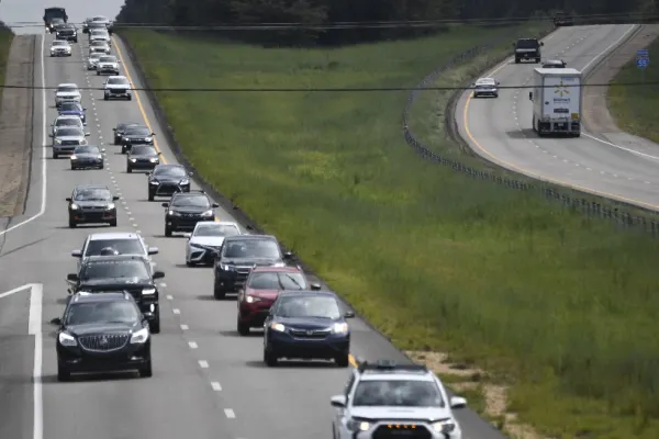 Un bărbat şi-a înjunghiat soţia şi a aruncat-o pe autostradă, pentru a fi lovită de maşini, în Germania