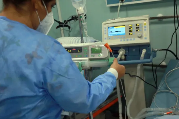 Doi tineri de 23 şi 28 de ani, nevaccinaţi, au murit de COVID. Doar unul dintre ei avea probleme de sănătate