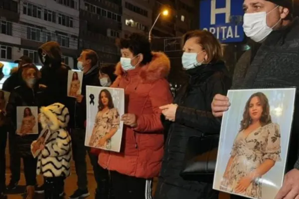 Proteste în faţa Spitalului Judeţean Galaţi, unde o studentă la Medicină a murit ca urmare a unor diagnostice greşite