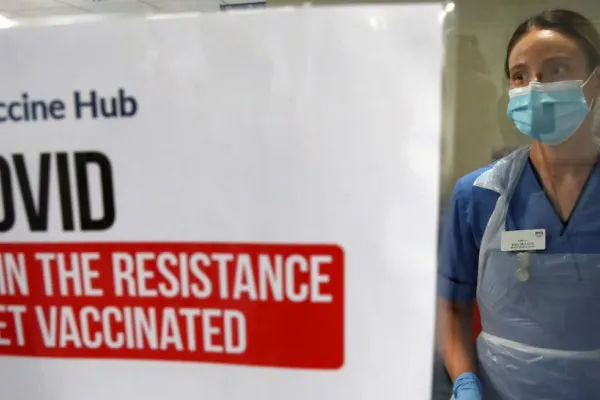 VACCINAREA angajaților din Serviciul de sănătate va fi condiție de angajare. Ce țară a luat această decizie