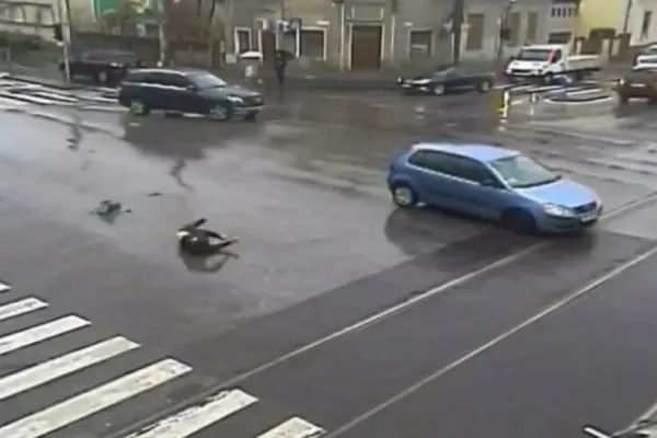 VIDEO | Accident cumplit în Timişoara. Un tânăr de 22 de ani, spulberat pe trecerea de pietoni