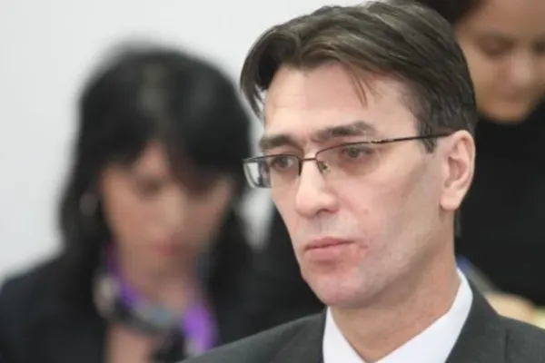 Avocatul Toni Neacșu: Nicușor Dan nu respectă haina militară