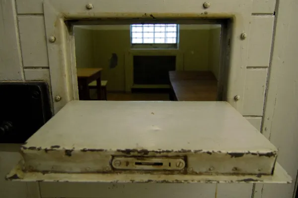CRIMINAL EVADAT din arest. Tânărul de 23 de ani, căutat de peste 800 de polițiști în toată țara
