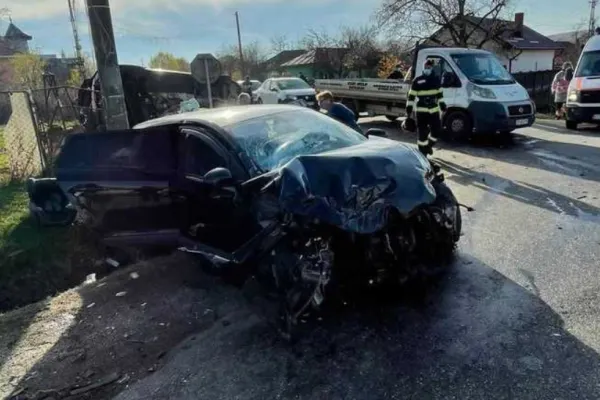 FOTO | Accident rutier GRAV în Olt! Doua autovehicule s-au ciocnit. Sunt persoane rănite printre care şi trei minori