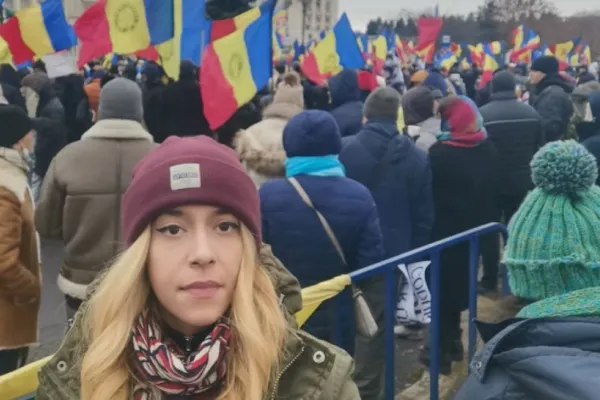 Jurnalista Iosefina Pascal, reținută de Poliție după protestele violente de la Parlament