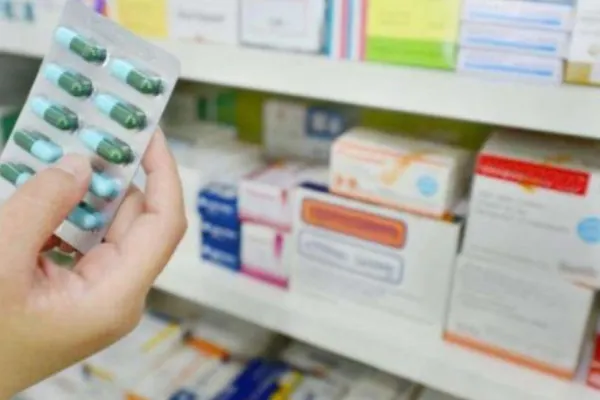 Bolnavii cronici PROTESTEAZĂ la Ministerul Sănătății față de lipsa unor medicamente vitale - De ce nu se găsesc tratamentele