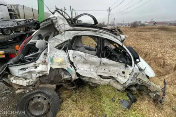 FOTO | Accident cumplit în Suceava. O femeie a murit în urma unui impact violent - Trafic blocat