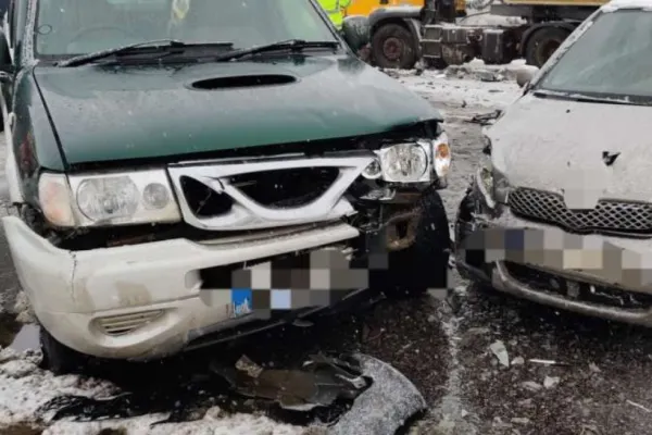 Accident grav în Arad. 6 persoane rănite, după coliziunea dintre 2 autoturisme
