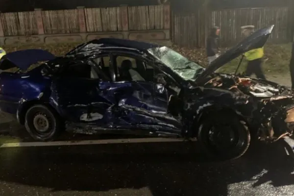 FOTO Copil de 5 ani și tatăl, răniți într-un cumplit accident. E incredibil cum arată mașina