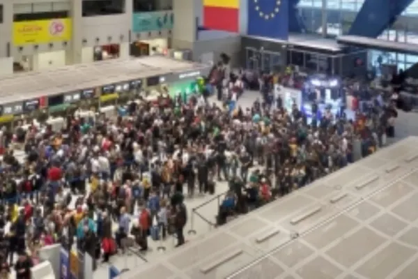 HAOS pe Aeroportul Otopeni în urma noilor restricții. Polițiștii și jandarmii au fost nevoiți să intervină