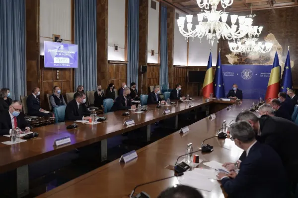 Ședință CRUCIALĂ a Coaliției: Guvernanții caută BANI pentru MAJORĂRILE promise