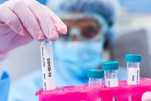 Ministerul Sănătății: Începând de joi, 9 decembrie, 132 de laboratoare din România vor putea emite rezultate la testarea COVID-19 din salivă
