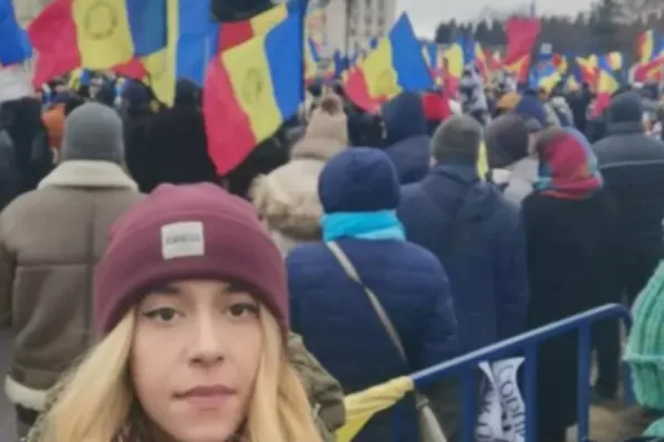 Poliția Capitalei, despre prezența unei jurnaliste la sediul instituției, după participarea la protestele de la Parlament: A părăsit sediul după scurt timp