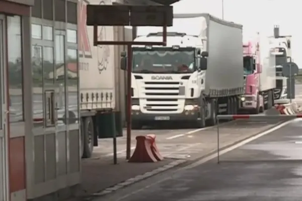 Polițiști de frontieră din Vama Borș, prinși în timp ce luau mită: Cine i-a dat în vileag