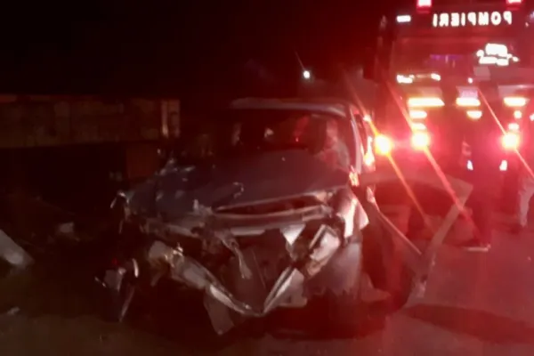 VIDEO | Accident cumplit în Argeş. Un bărbat a murit după ce s-a izbit cu mașina de un stâlp
