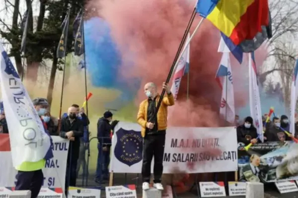 VIDEO Polițiștii protestează pentru salarii mai mari și condiții mai bune - CALENDAR manifestații 13-17 decembrie