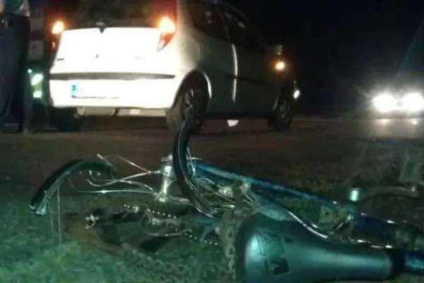 Accident ÎNGROZITOR în Timiș. Un biciclist a murit după ce a fost lovit de două mașini