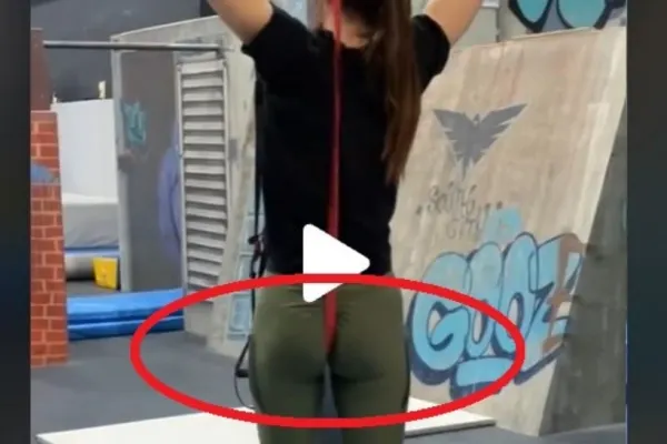 VIDEO – Accident rușinos la sala de sport – Ce a pățit o tânăra atunci când încerca un exercițiu nou, în văzul tuturor