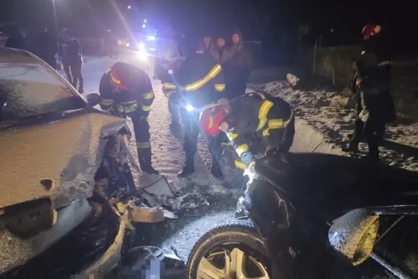 FOTO | Accident rutier în județul Botoșani! Trei maşini implicate, o persoana a fost rănită