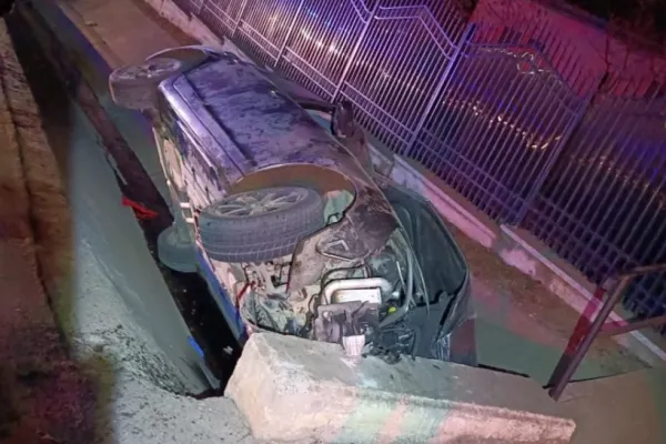 Accident grav - Patru tineri răniți după ce s-au răsturnat cu mașina