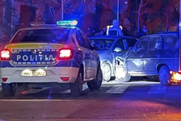 La un pas de TRAGEDIE. O femeie a născut la scurt timp după ce a fost implicată într-un ACCIDENT rutier