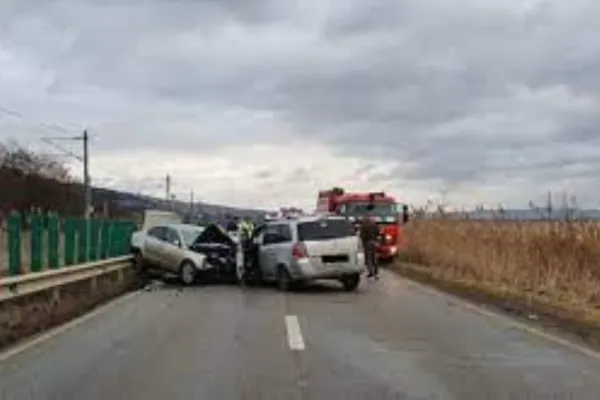 Dezastru pe un drum din Alba: 4 răniți într-un accident teribil - Trafic blocat