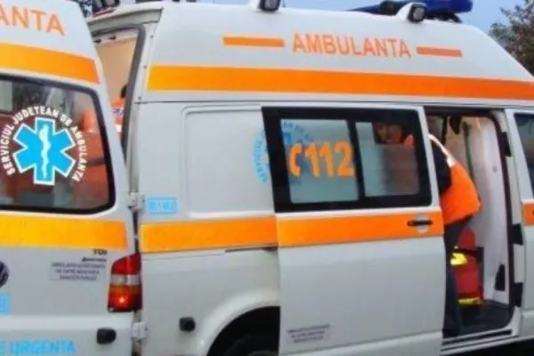 Elevă de 12 ani, lovită de o maşină, în timp ce traversa pe trecerea de pietoni din faţa şcolii